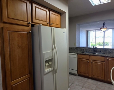 5801 Bahia Del Mar Circle - Photo Thumbnail 9