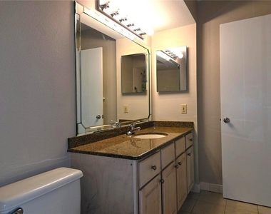 5801 Bahia Del Mar Circle - Photo Thumbnail 27