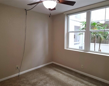 5801 Bahia Del Mar Circle - Photo Thumbnail 24