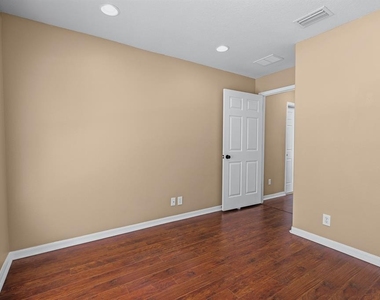 2916 Royal Tuscan Lane - Photo Thumbnail 13