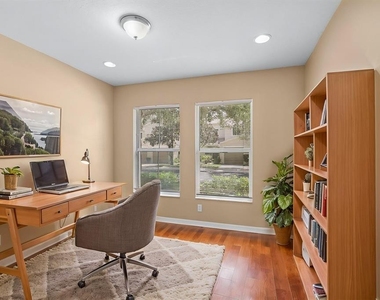 2916 Royal Tuscan Lane - Photo Thumbnail 11