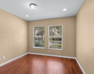 2916 Royal Tuscan Lane - Photo Thumbnail 12