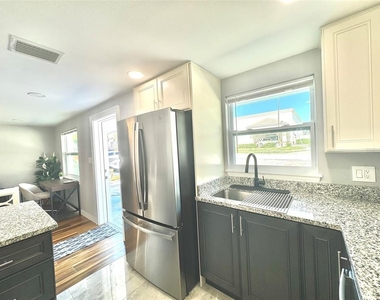 10656 101st Avenue - Photo Thumbnail 2