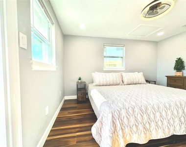 10656 101st Avenue - Photo Thumbnail 3