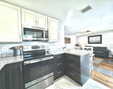10656 101st Avenue - Photo Thumbnail 15