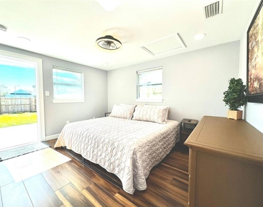 10656 101st Avenue - Photo Thumbnail 11