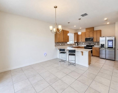 2795 Meadow Stream Way - Photo Thumbnail 5