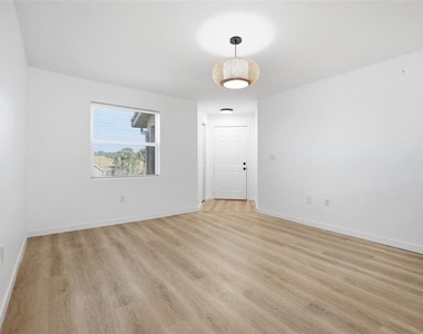 3038 Parkway Boulevard - Photo Thumbnail 5