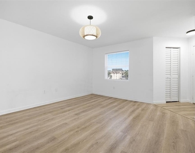 3038 Parkway Boulevard - Photo Thumbnail 4