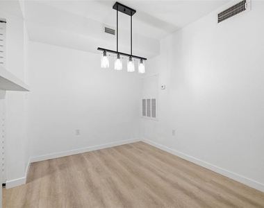 3038 Parkway Boulevard - Photo Thumbnail 8