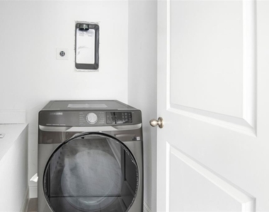 6492 Barnstorm Way - Photo Thumbnail 18
