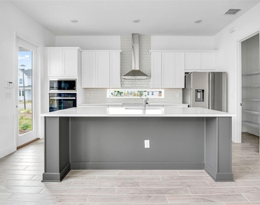 6492 Barnstorm Way - Photo Thumbnail 4