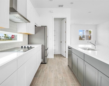 6492 Barnstorm Way - Photo Thumbnail 7