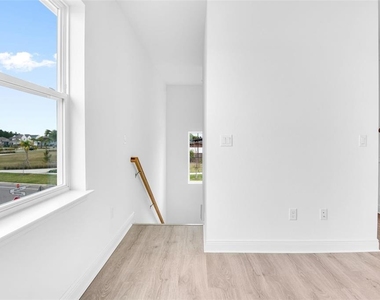 6492 Barnstorm Way - Photo Thumbnail 11