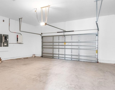 6492 Barnstorm Way - Photo Thumbnail 17