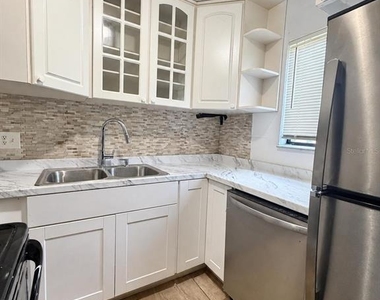 1836 N Crystal Lake Drive - Photo Thumbnail 7