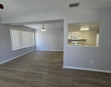 937 Washington Palm Loop - Photo Thumbnail 5