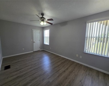 937 Washington Palm Loop - Photo Thumbnail 1
