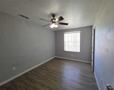 937 Washington Palm Loop - Photo Thumbnail 11