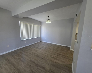 937 Washington Palm Loop - Photo Thumbnail 3