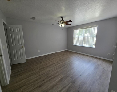 937 Washington Palm Loop - Photo Thumbnail 6