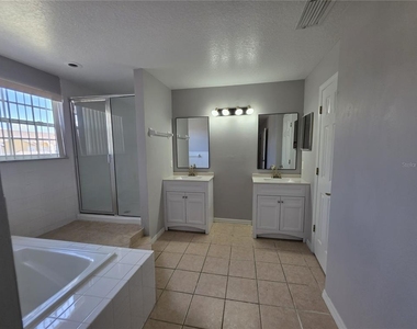 937 Washington Palm Loop - Photo Thumbnail 8
