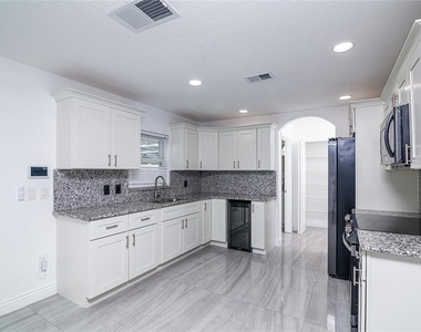 1101 Sandestin Way - Photo Thumbnail 10
