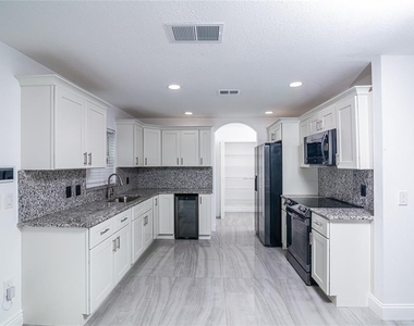1101 Sandestin Way - Photo Thumbnail 9