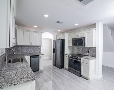 1101 Sandestin Way - Photo Thumbnail 11