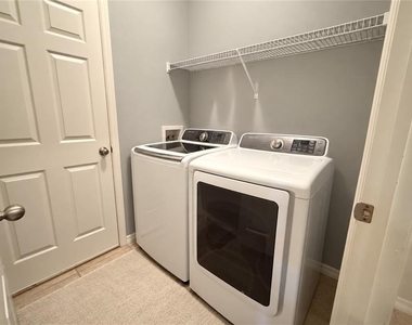 152 Highland Meadow Ave - Photo Thumbnail 10