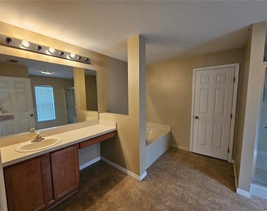 9765 Sw 46th Court - Photo Thumbnail 15