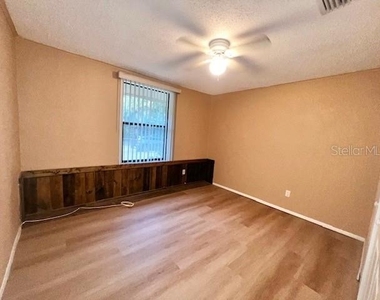 217 Acorn Drive - Photo Thumbnail 11