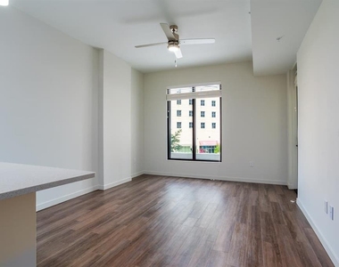 355 N Rosalind Avenue - Photo Thumbnail 10