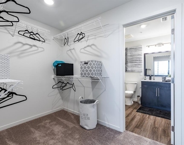355 N Rosalind Avenue - Photo Thumbnail 11