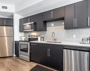 355 N Rosalind Avenue - Photo Thumbnail 4