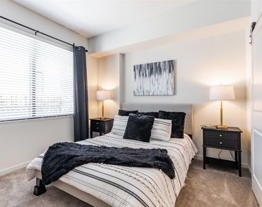 355 N Rosalind Avenue - Photo Thumbnail 9