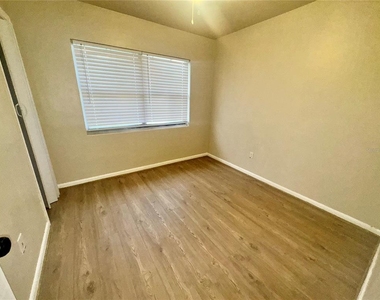 1111 Romano Avenue - Photo Thumbnail 10