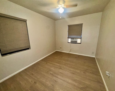 1111 Romano Avenue - Photo Thumbnail 14