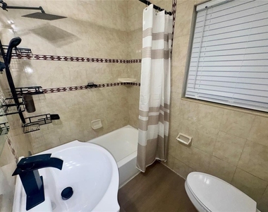 1111 Romano Avenue - Photo Thumbnail 11