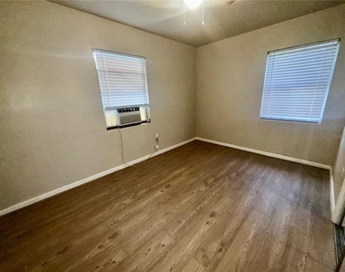 1111 Romano Avenue - Photo Thumbnail 8