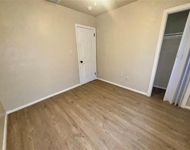 1111 Romano Avenue - Photo Thumbnail 9