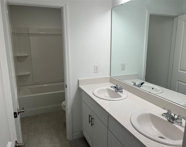 325 River Front Way - Photo Thumbnail 16