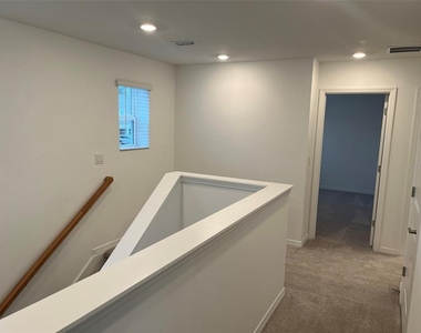 325 River Front Way - Photo Thumbnail 10