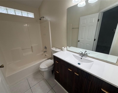 13109 Odyssey Lake Way - Photo Thumbnail 5
