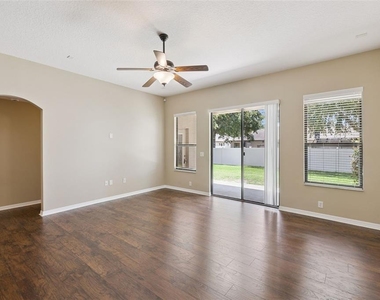 1106 Natural Oaks Drive - Photo Thumbnail 7