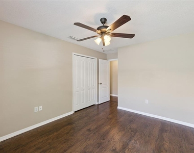 1106 Natural Oaks Drive - Photo Thumbnail 12