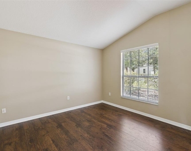 1106 Natural Oaks Drive - Photo Thumbnail 4