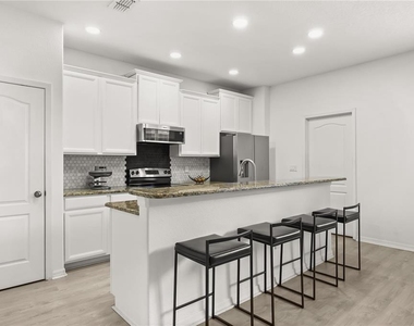 7668 Fairgrove Avenue - Photo Thumbnail 4