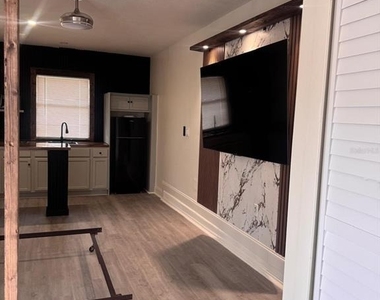 618 Jupiter Way - Photo Thumbnail 2