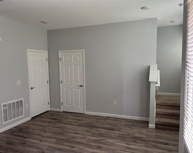 193 Holly Village Drive - Photo Thumbnail 4